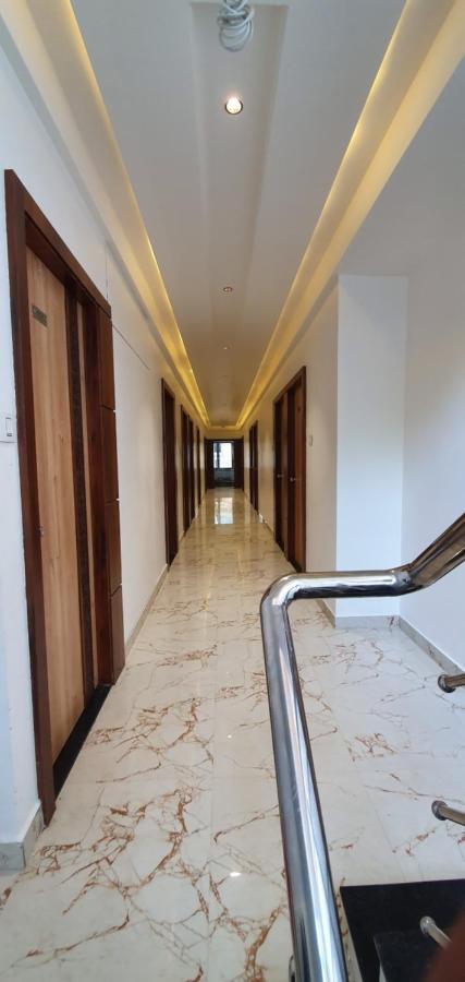 Hotel N K Bhuj Ngoại thất bức ảnh
