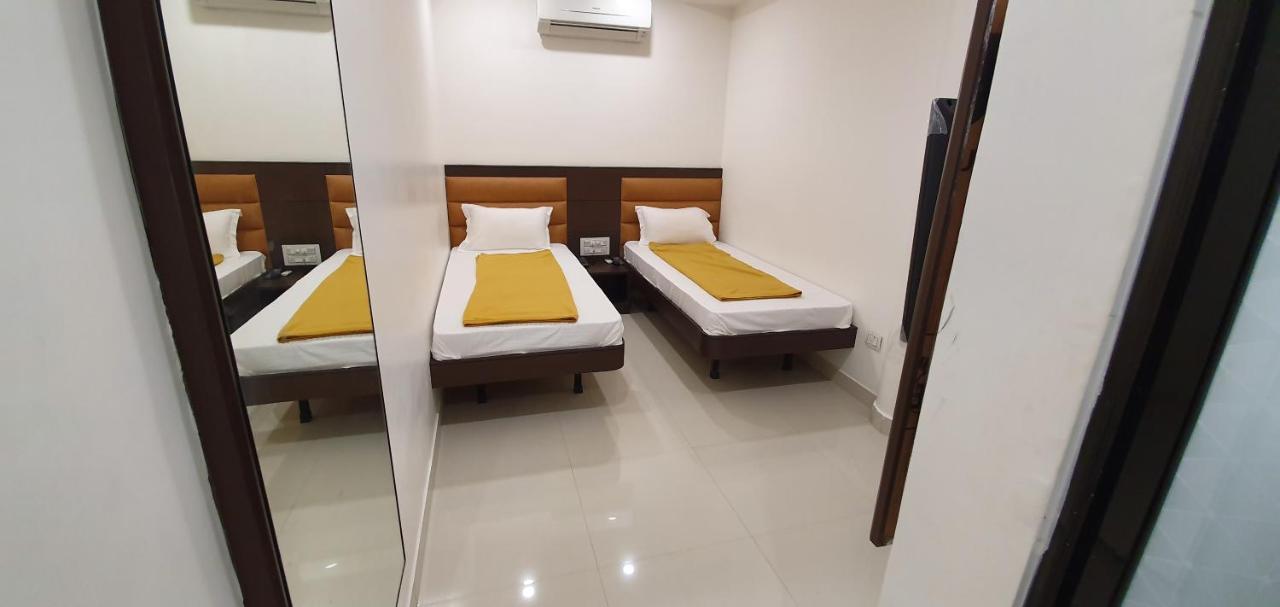 Hotel N K Bhuj Ngoại thất bức ảnh