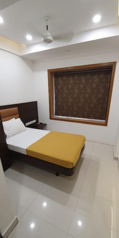 Hotel N K Bhuj Ngoại thất bức ảnh
